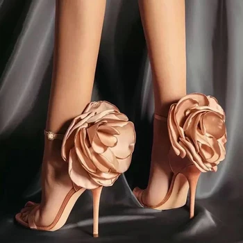 2023 Novo Salto Alto Sexy Mulheres Bombas de Calçados femininos de Moda Agulha Oca Apontou Toe Sandálias de Casamento Sapatos de cor-de-Rosa Preto